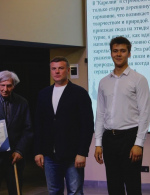 «Здесь тёплое поле наполнено рожью, здесь плещутся зори в ладонях лугов…»